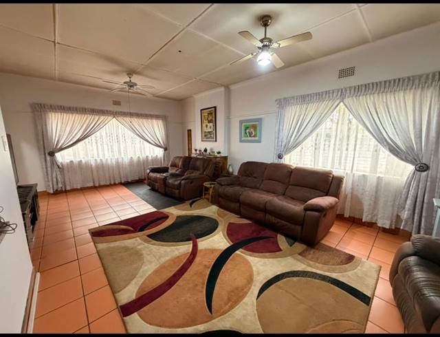 4 BEDROOM HOUSE FOR SALE IN THREE RIVERS